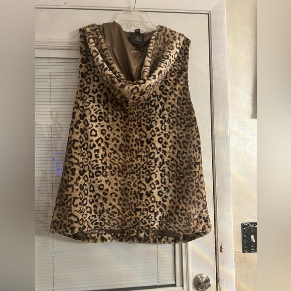 Jou jou faux fur hooded vest - Picture 2 of 4